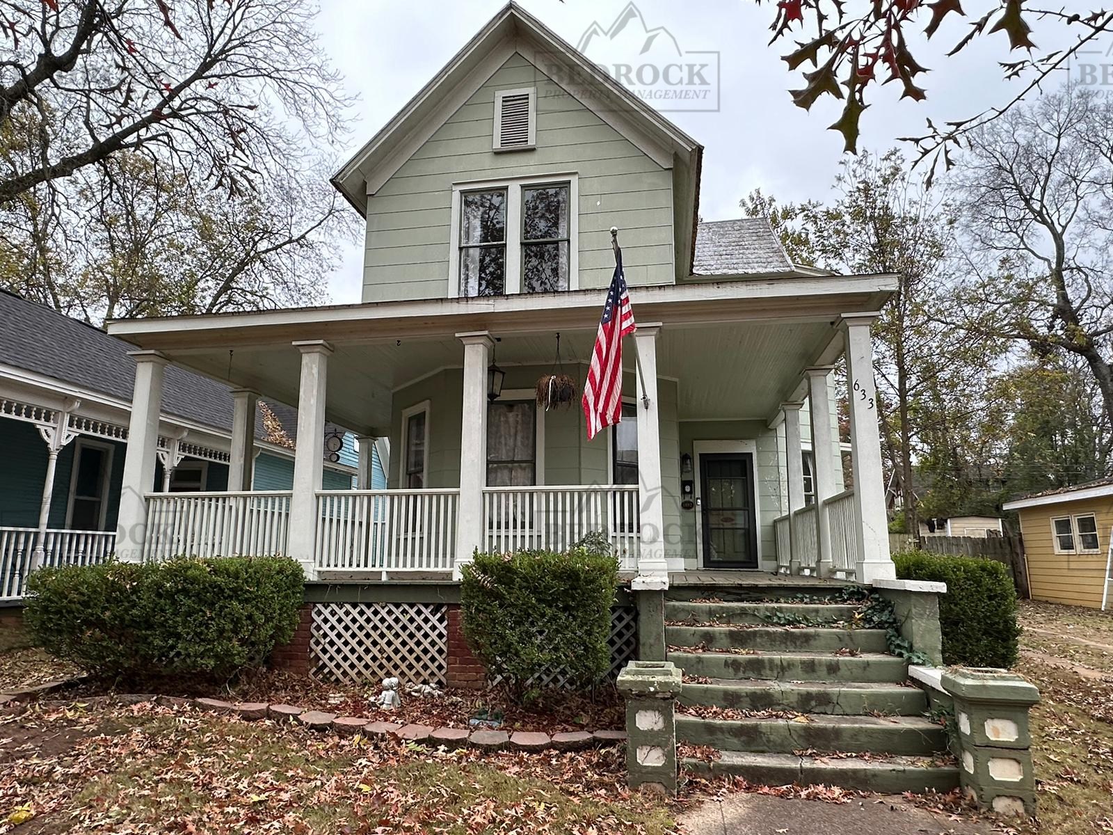 633 Moulton Street East